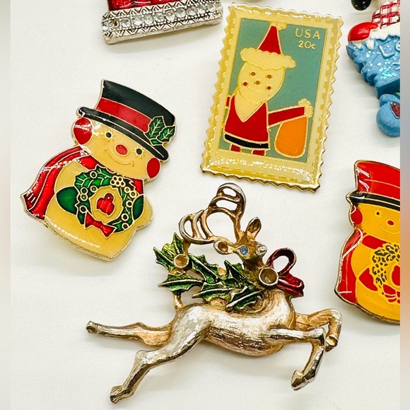 Vintage Old Fashioned Christmas Brooch pin lot - Picture 7 of 10
